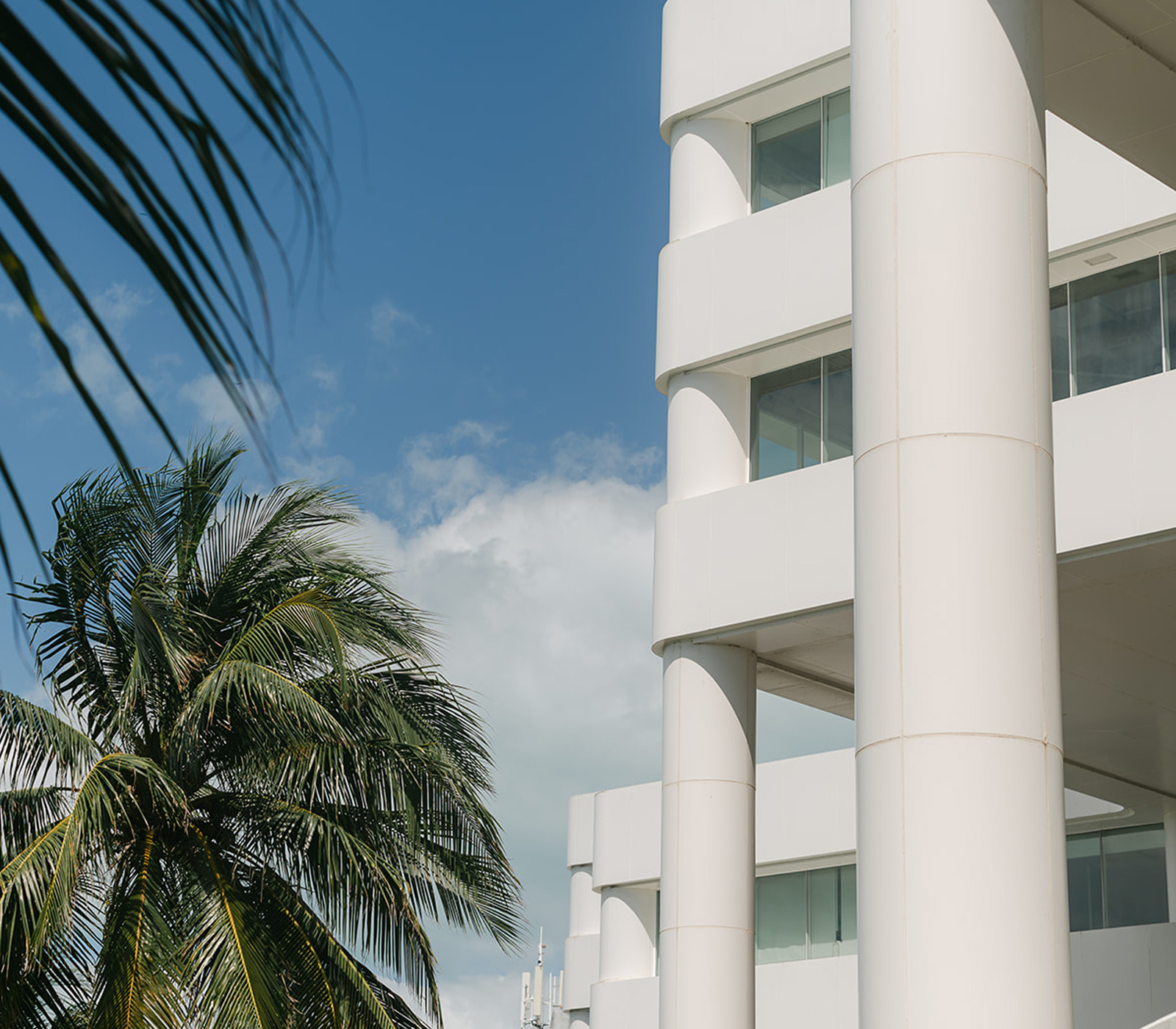 Exterior photo of the Hope4Cancer campus in Cancun, Mexico