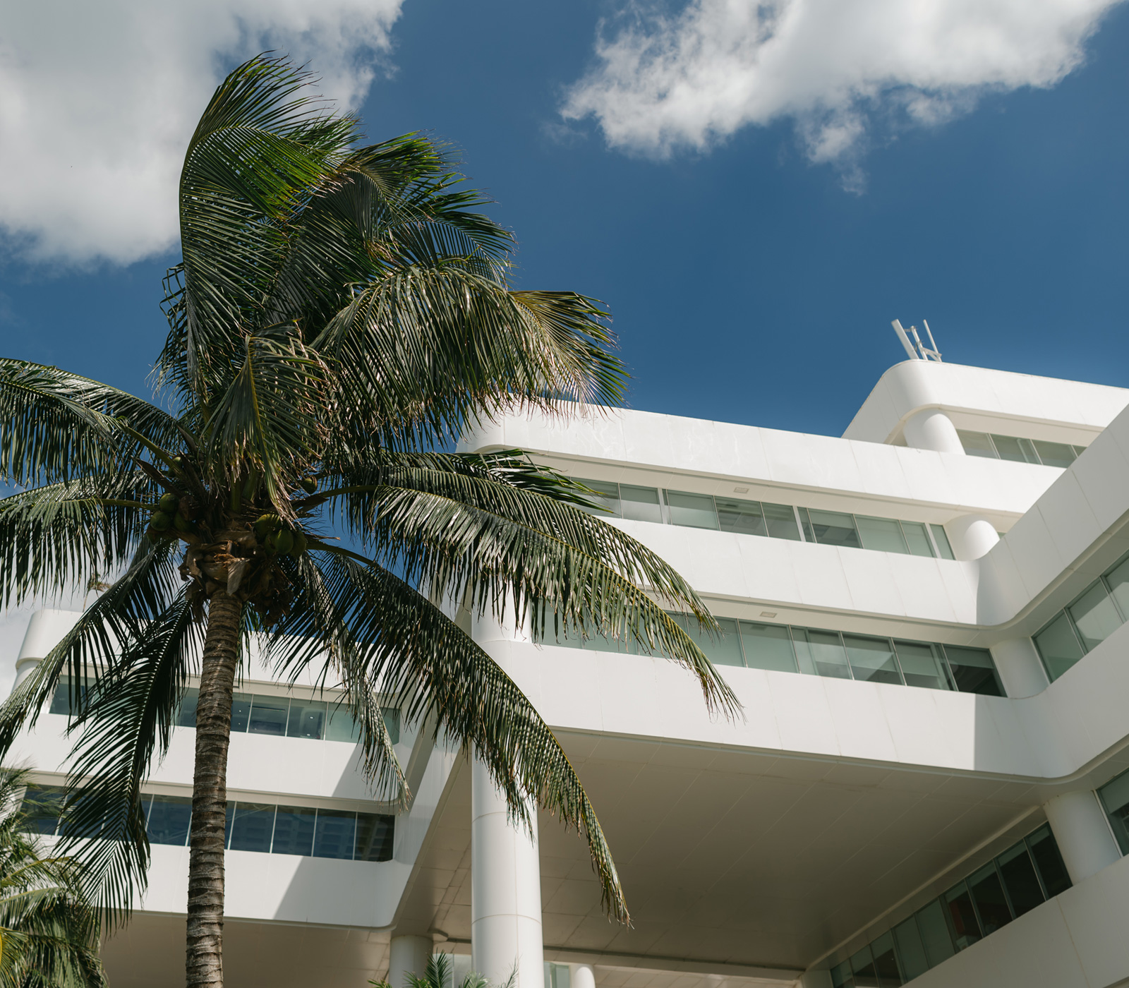 Exterior photo of the Hope4Cancer campus in Cancun