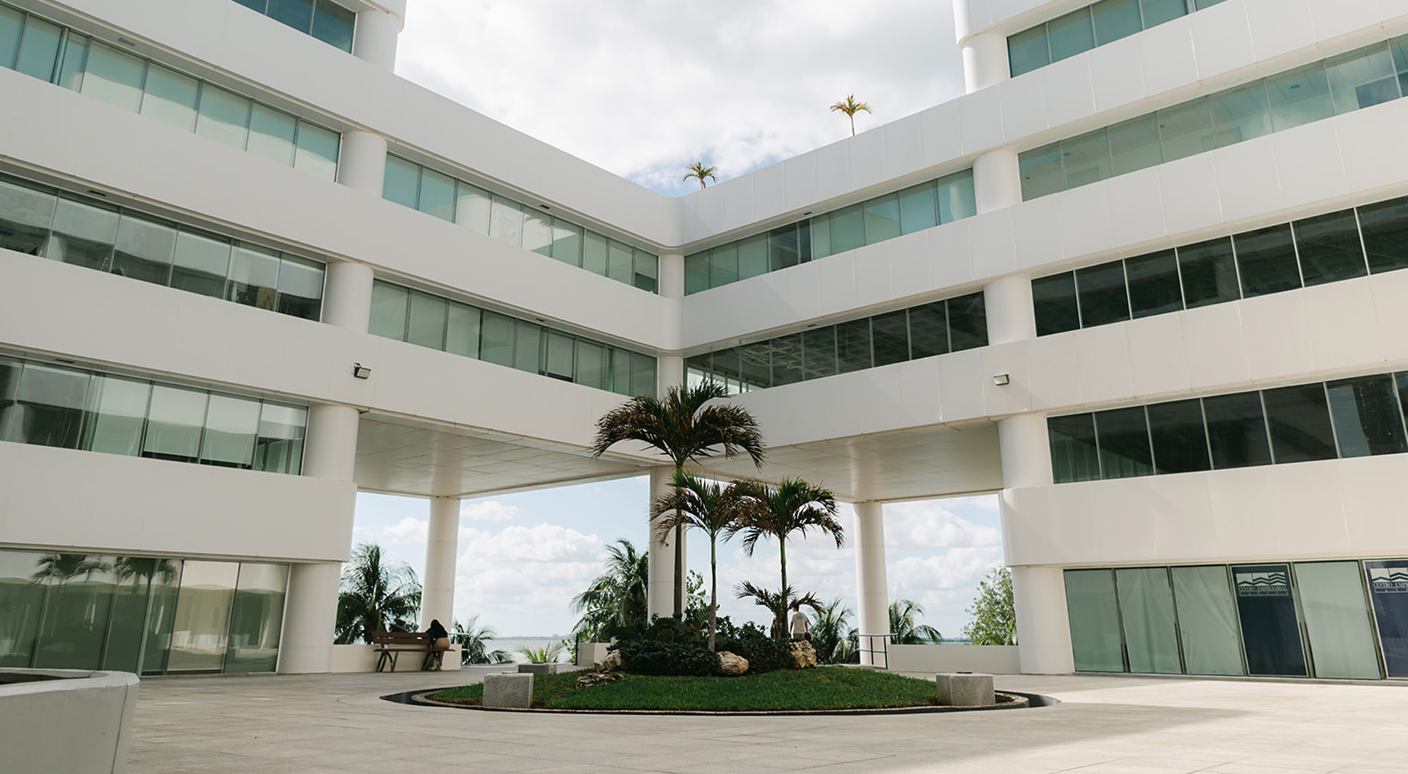Exterior photo of the Hope4Cancer campus in Cancun